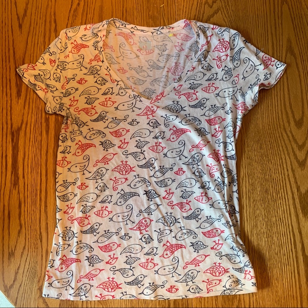 BDG Bird Graphic V-Neck Tee Medium